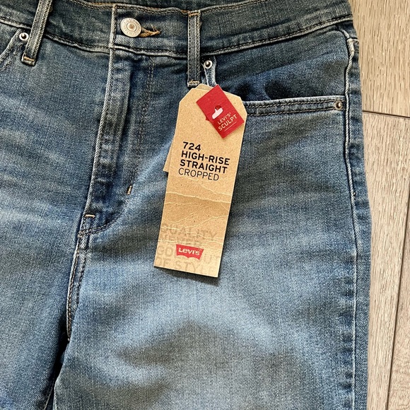 ✨NWT✨ Levi's Women's 724 High Rise Straight Crop Jeans - Picture 4 of 13